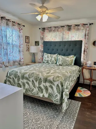 3 Bedroom/Dog friendly/direct ocean views!