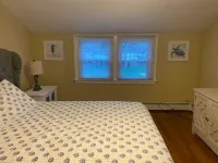 BEACH BUM CARRIAGE HOUSE with kayaks - steps to beach, park, marinas & brewery! Hotels in Branford