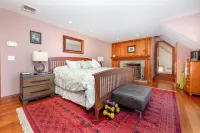 Swiss Chalet amidst sixteen acres in Litchfield Hills surrounded by land trust فنادق في 