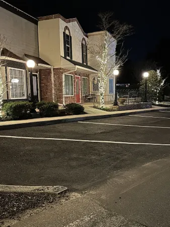 The DOWNTOWN LOFT, on the square, across from Piedmont University, sleeps 4.