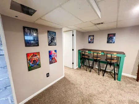 Cute & cozy family-friendly Royal Oak ranch close to downtown and highways!