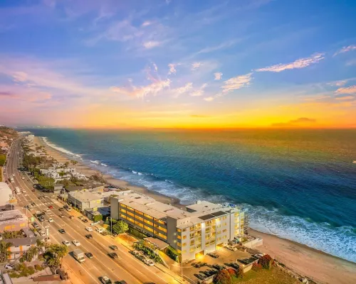 Beautiful, luxurious hideaway right on Carbon Beach in Malibu! Hotels in Malibu