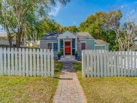 Cozy Mount Dora Cottage /Walk Downtown/ Pet Friendly / Fenced Yard Hotels in Mount Dora