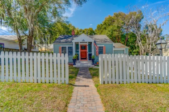 Cozy Mount Dora Cottage /Walk Downtown/ Pet Friendly / Fenced Yard