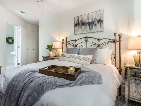 Luxury Penthouse with Private Deck and Indoor Parking