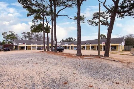 "Good Tides" Oceanside beach house with private heated pool & hot tub, Duck, NC