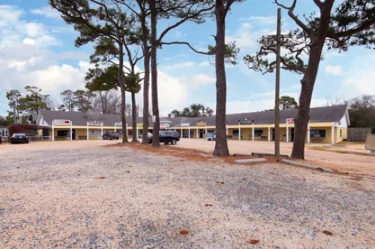 "Good Tides" Oceanside beach house with private heated pool & hot tub, Duck, NC