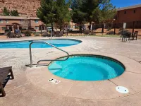 Well appointed condo close to trails with pool and hot tub. Enjoy the views