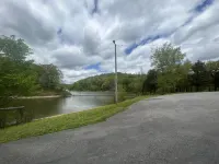 Cabin on the Lake Getaway Right off Green River Lake!!! 阿代爾縣住宿飯店