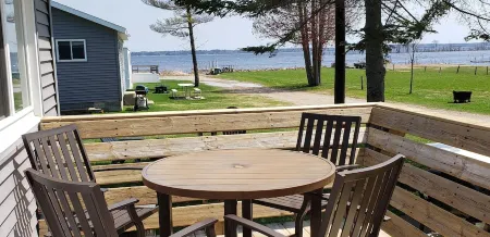 2bed 1bath LAKE MI Fishing Cabin WiFi AC Deck Firepit Kayak Paddle Boat Dock #8