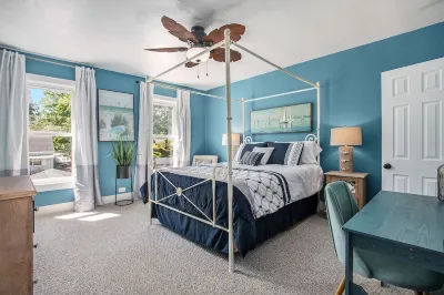 Beautiful Beach-Themed Muskegon Home near Lakes
