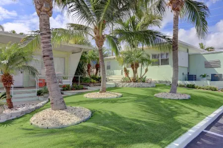 Boynton Beach, Sea view beach studio 9 w large pool