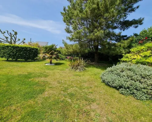 Bel Appt Indep, vue mer Dans Maison Individuelle Avec Magnifique Jardin Arboré Hotels in Santec