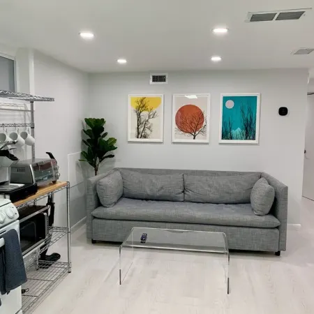 Modern Basement Suite w/ Private Entrance in Quiet Tree-Filled Neighborhood