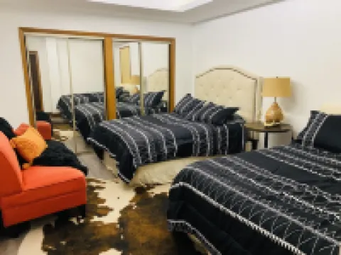 Spacious Holiday House: Arcade, 17 Beds, Entertaining Patio+ Hotels in 