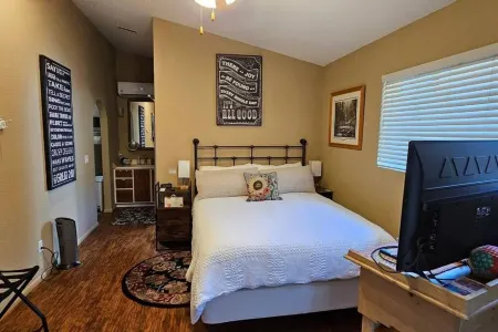 Spacious Studio Near Sedona