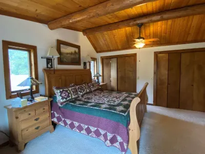 Log Home, Views, Wildlife, Near Estes, Scott Ponds, Playground, Town Trails. Hotels near Sprague Lake