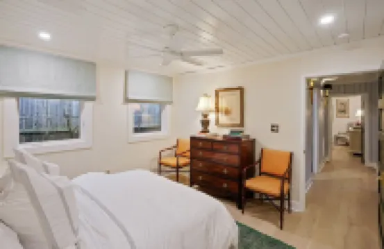 Le Hibou Blanc (B) - Fairhope: Laid-back Sophistication