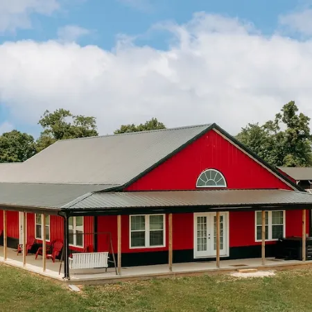 Red River Ranch Retreat- HOT TUB, Views, Pond- Near RRG