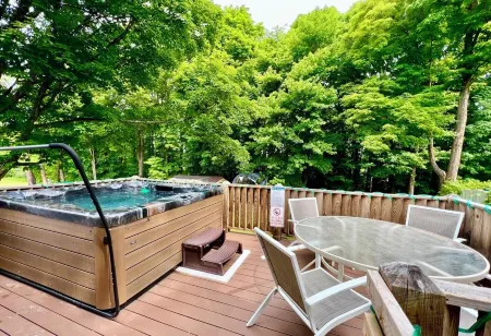 Trailside #3 ~ Winter Fun Retreat! Ski, Snowboard, Snowmobile, Hot Tub, Hiking!