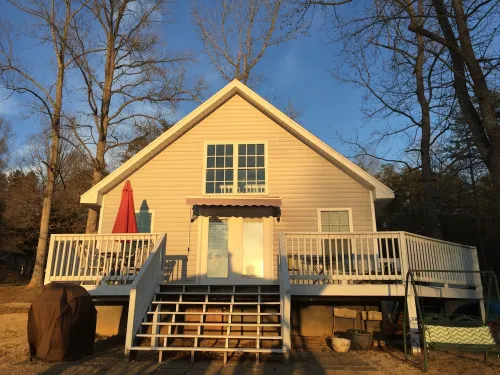 Lakefront Cottage on a Quiet Cove plus Kayaks, Canoe & Pedal Boat