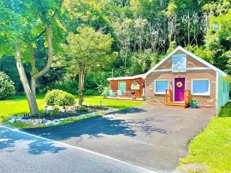 Cozy Corner Cottage .5 mi from HersheyPark