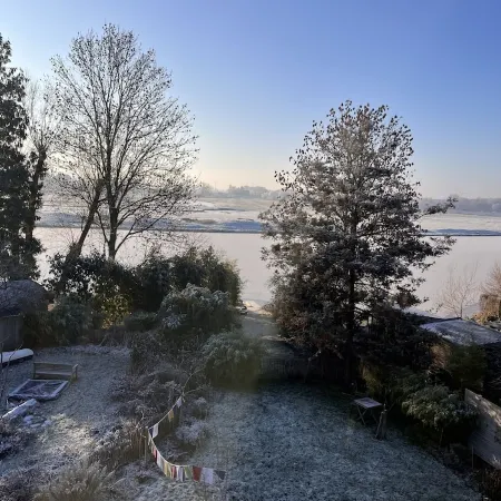 Elbblick 1, right on the Dove Elbe, close to the city Отели рядом с достопримечательностью «Бергедорф»