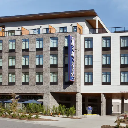 Hampton Inn and Suites Seattle/Renton