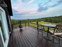 Rustic meets Modern at "The Dairy Barn" Located near I-77 and the New River