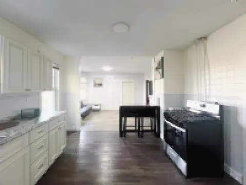 Renovated 3-bedroom apartment in Dedham - Legacy Mall Hotels in Dedham