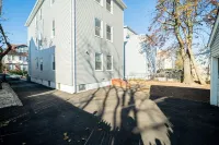 6 Mins From EWR Airport Cozy 3 Bedroom Apartment