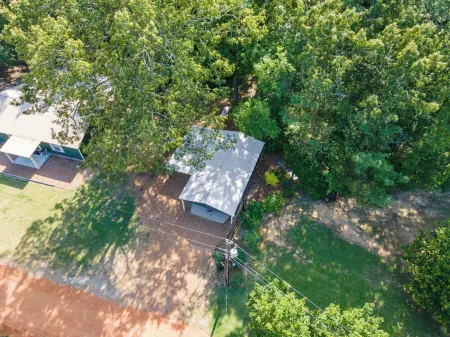 Enid Lake's studio in Plum Point, .5 mile from boat ramp