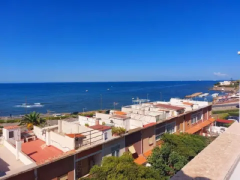 Sea view apartment with private beach Hotel in zona Palafitte