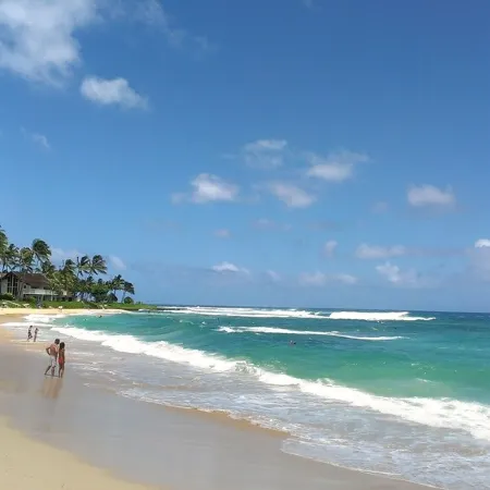 Remodeled Condo with / AC. Short Walk to Beach, Starbucks, and Shops.