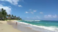 Remodeled Condo with / AC. Short Walk to Beach, Starbucks, and Shops.
