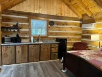 “The Fox Den” WhittleSticks Cabin in Lancing Hotels in Morgan County