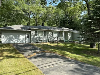 Caseville cottage with beach access Hotels near Dizzy Daisy Winery and Vineyard