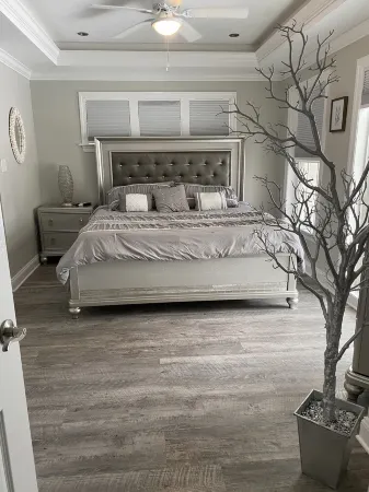 HOT TUB ON DECK, OCEAN VIEW, WALKING DISTANCE TO RESTAURANTS, BARS AND BOARDWALK Отели рядом с достопримечательностью «JCPenney»