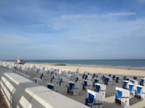 1A apartment, 2-4 people, very close to the beach, central, large garage, family friendly