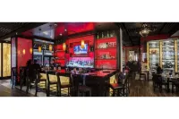 Entire home in quaint neighborhood -walk to restaurants and close to everything!