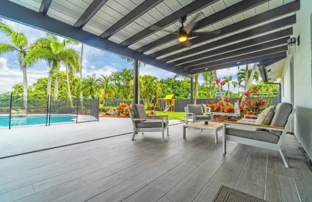 Stunning Villa with private pool on Tropical half acre of Paradise Отели рядом с достопримечательностью «Додж Сити Пикникс»