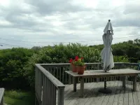 A short walk to Ditch Plains Beach cliffs,Shadmore Park,beach. Openings in Sept! Hotels in Montauk