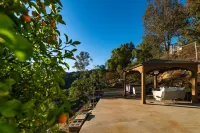 Amazing Mountain and Valley Views - 3 King Beds, Tesla Charger, Sauna Hotels near Pyramid Lake