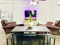 Downton Westrn Condo/50” TV~250mb WiFi/30%EXTEN’d Stay Discount