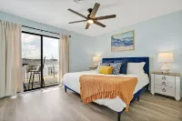Ocean+Lake Views--Newly Renovated Condo