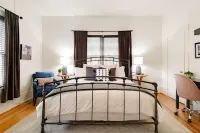 Charming Updated Loft with KING BED!
