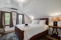 Newly remodeled dog-friendly 2 bedroom wine country home in the heart of Dundee