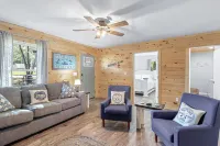 2 bedrooms, 2 baths, 1000 sq ft lodge close to the lake.