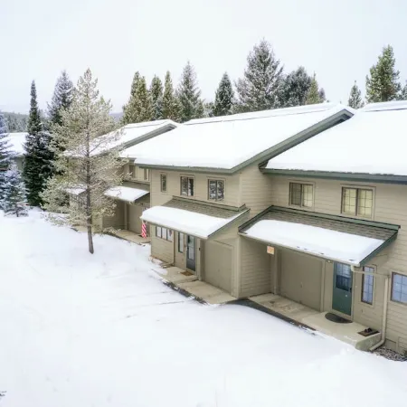Private Game Room, Close to Town Center and Ski Resort! Pool, Hot Tub & Sauna!