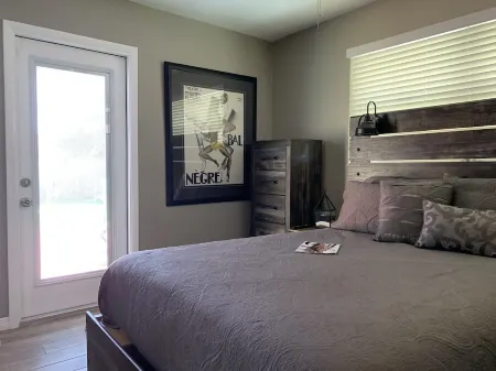 Quaint Wilton Manors Retreat Отели в г. Уилтон Манорс